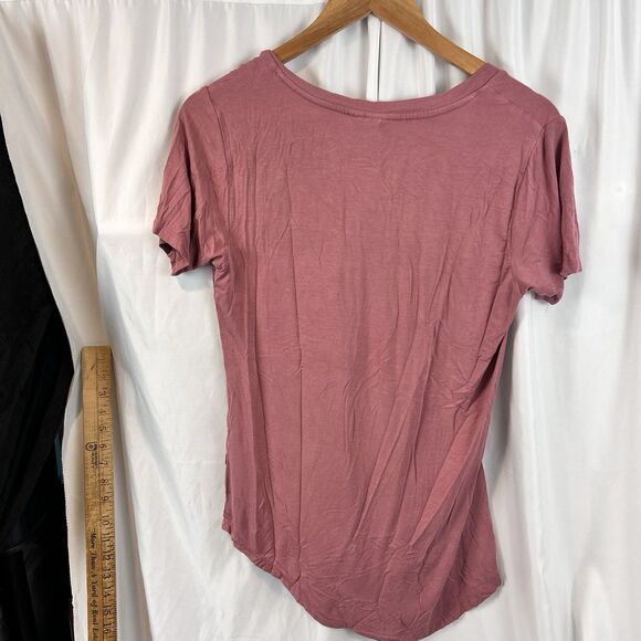 White Crow Women’s V-Neck T-Shirt Size Small Mauve Pink Pocket Tee Casual Soft - Picture 7 of 8